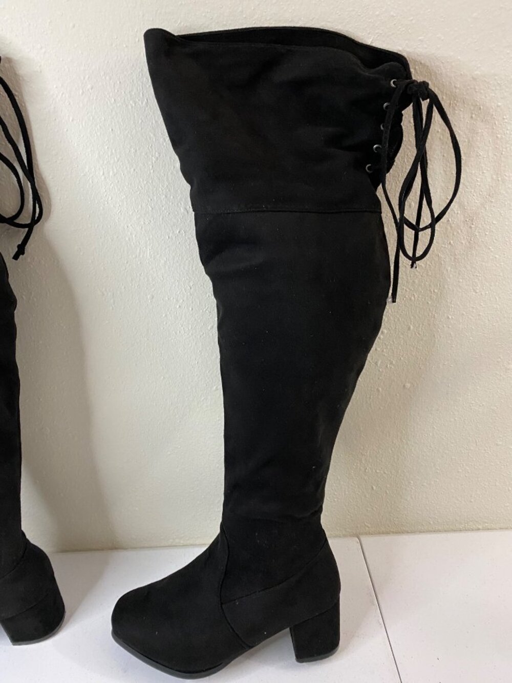 Room of Fashion Knee High Black Suede Boots Lace Back Block Heel 6W - Picture 7 of 12